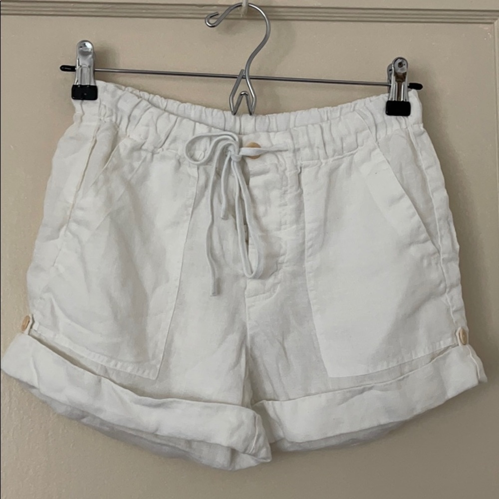 VINCE white linen shorts🌴